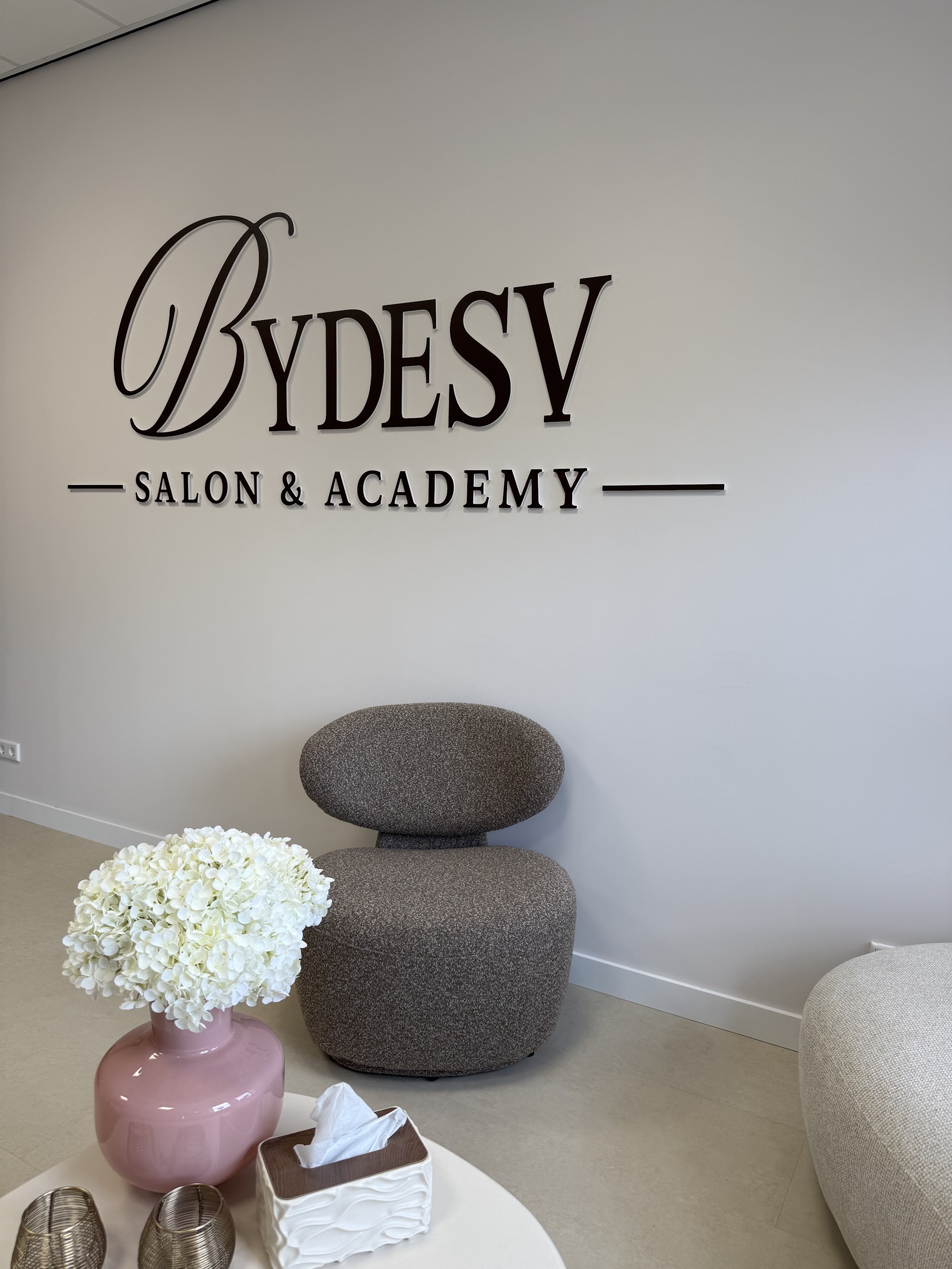 Detail van de wachthoek met het Bydesv logo